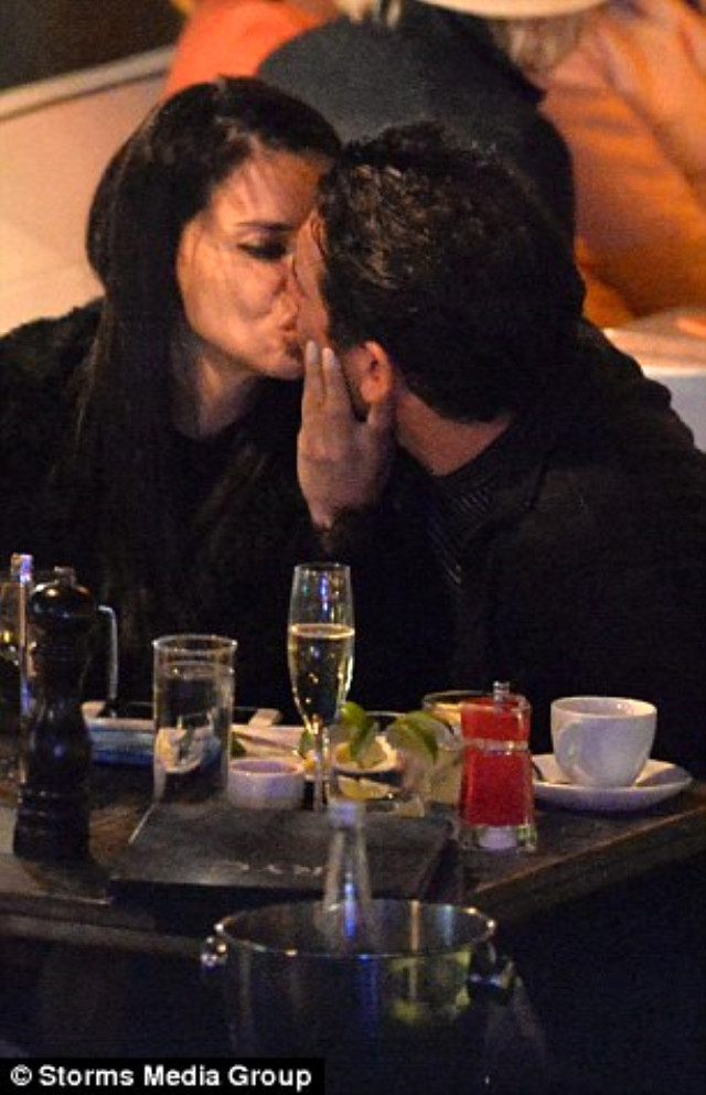 Adriana Lima, yeni aşkıyla dudak dudağa yakalandı